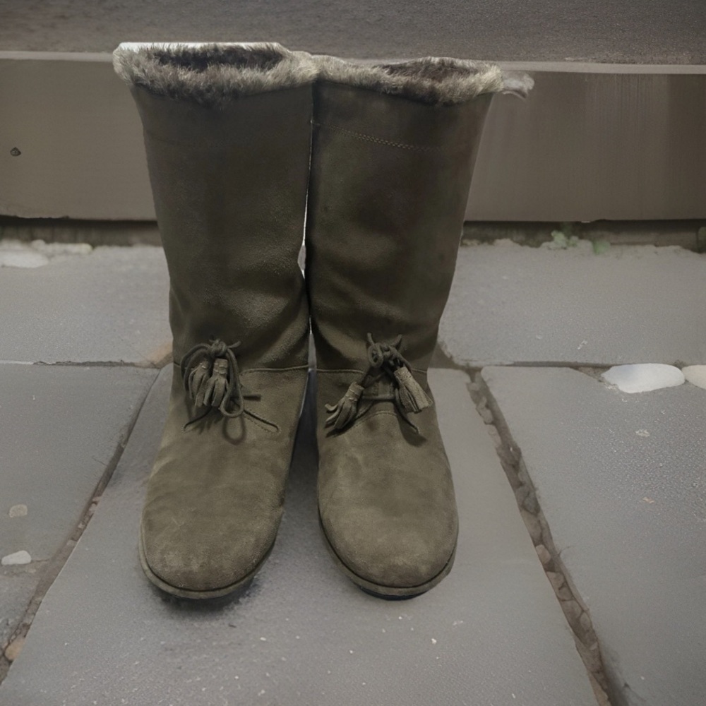 Stewart Weitzman Women’s Suede Fur Trim Snow Boots Sz 8.5